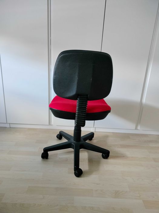 Cadeira rotativa de escritório impecável