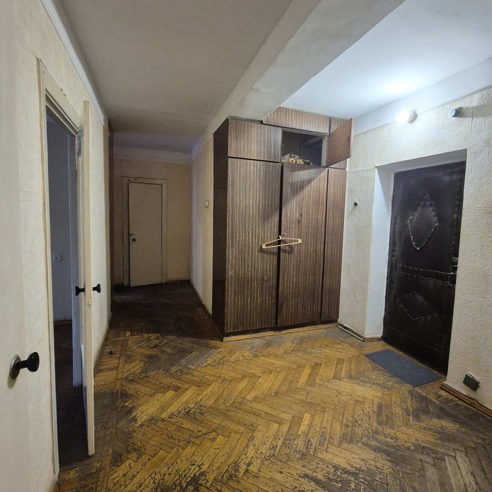 Простора 2к.кв , 64 м.кв в центрі !!