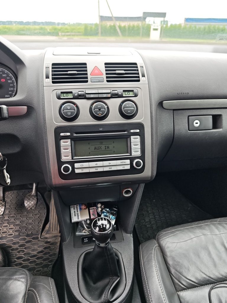 Volkswagen Touran 2008р. 2.0 TDI