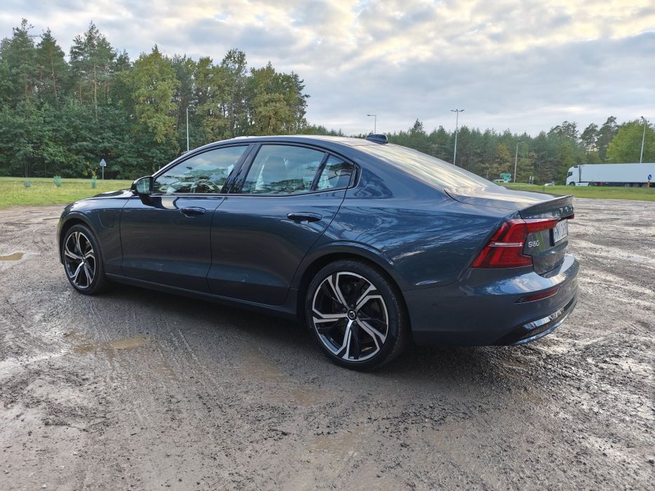 Volvo S60 T8 2023r 455 KM mocy Recharge Plug-In Hybrid Plus Dark Theme