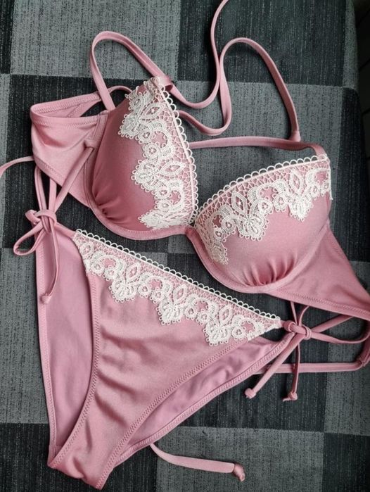 Брендовий рожевий пудровий купальник з мереживом s xs 75b h&m