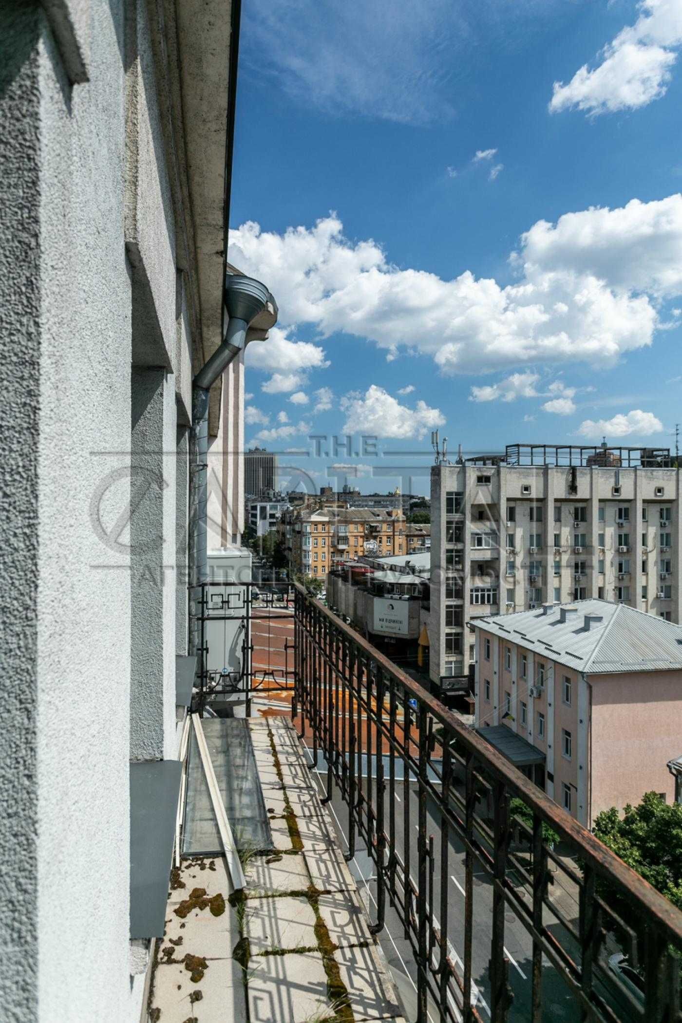 Продаж дворівневої квартири в центрі Києва, вул. Січових Стрільців, 40