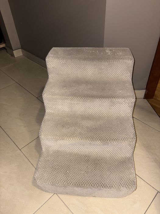 Schody do lózka dla psa