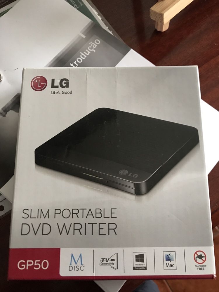 Slim poryable DVD writer