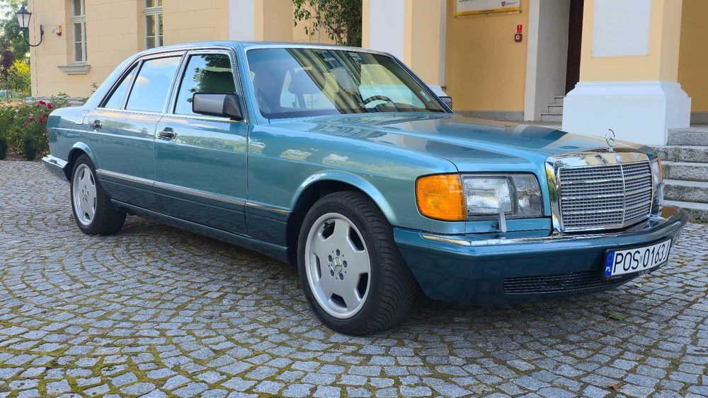 Wynajem auta na ślub – Mercedes-Benz 560SEL z kierowcą