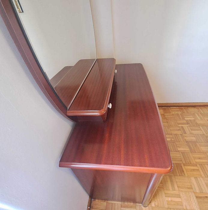 Cómoda de muito boa qualidade com Espelho