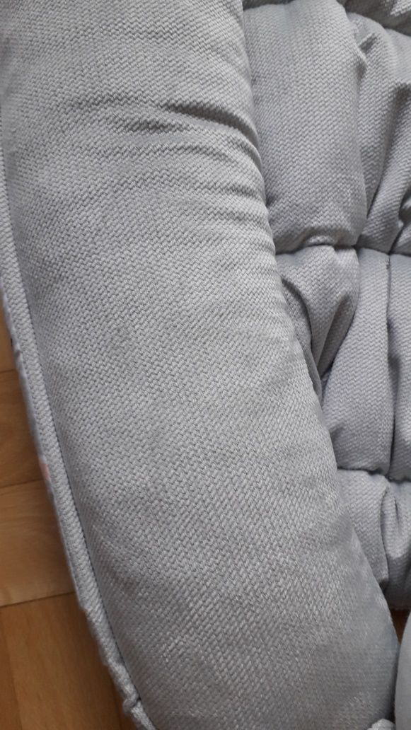 Kokon kojec dla niemowlaka