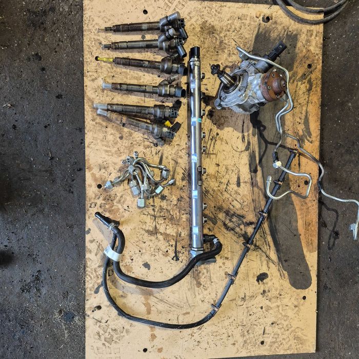 bmw f01 f10 f15 n57 3,0d układ paliwowy komplet wtryski pompa listwa