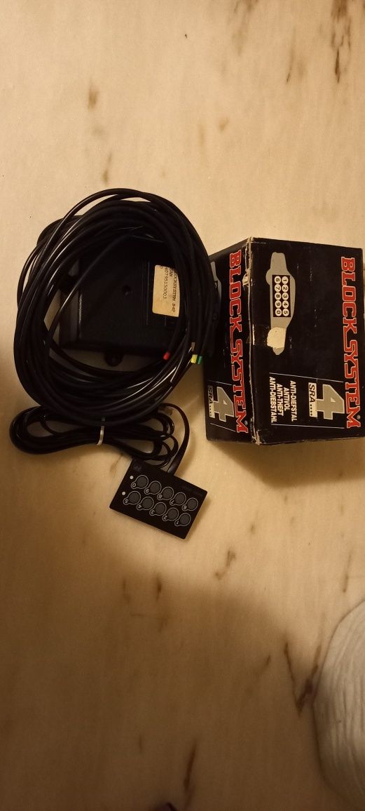 Sistema de bloqueio e anti-roubo para carro