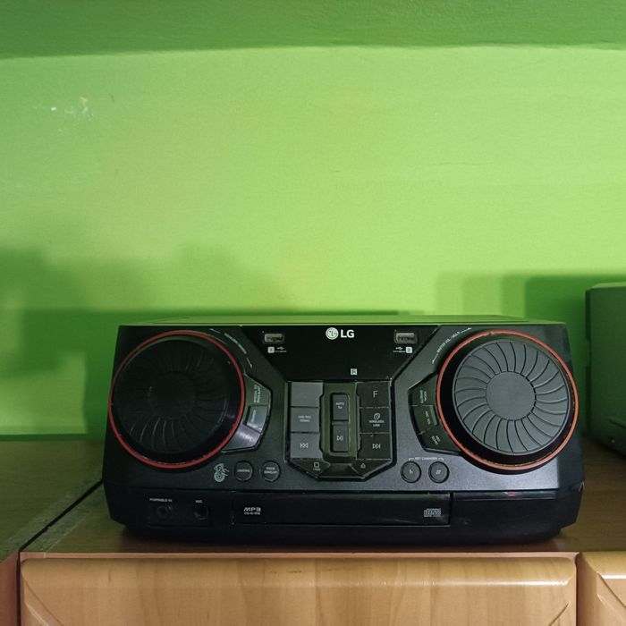 Wieża LG ck 56 głośniki Sony