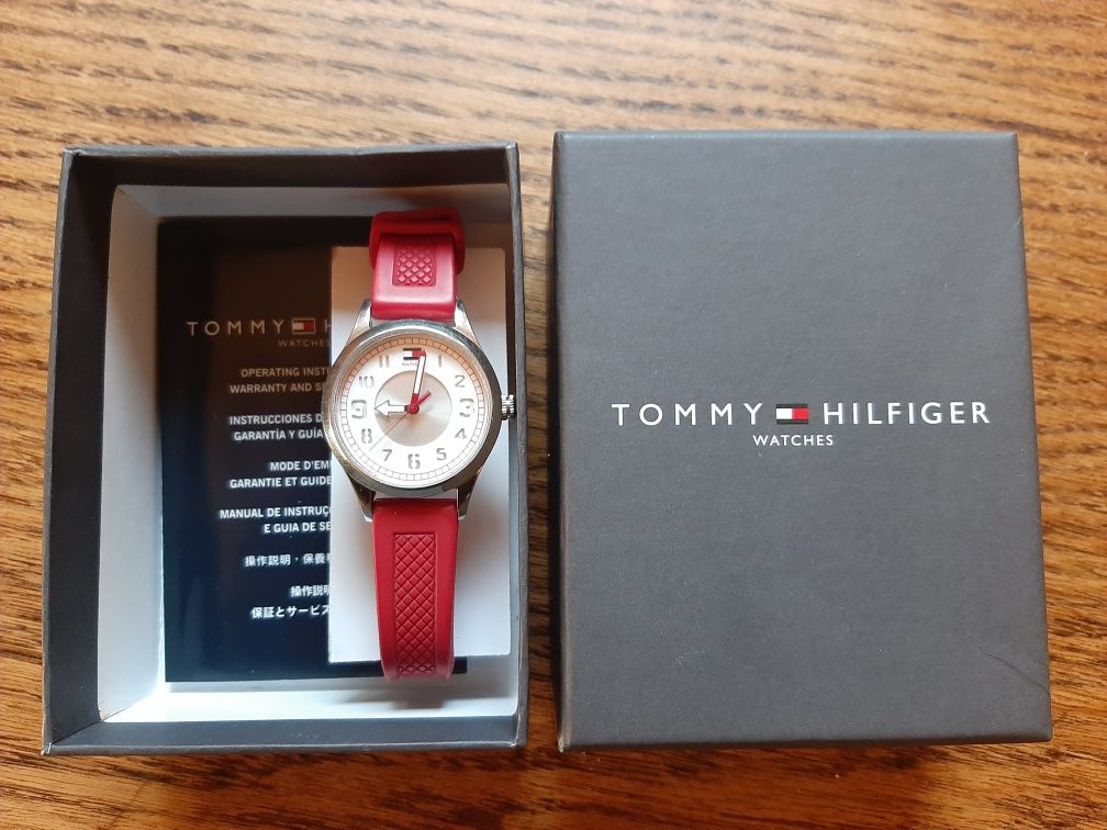 Zegarek damski Tommy Hilfiger. czerwony