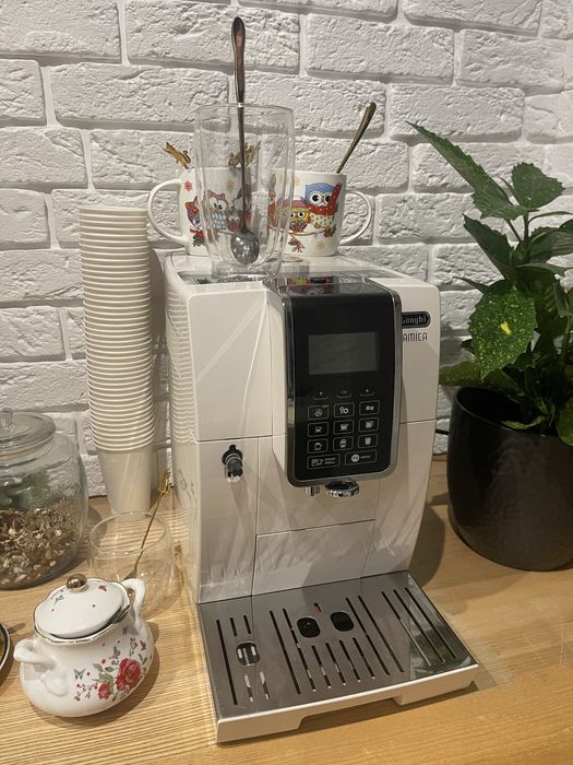 Кофемашина DeLonghi ECAM 353.75 W Dinamica