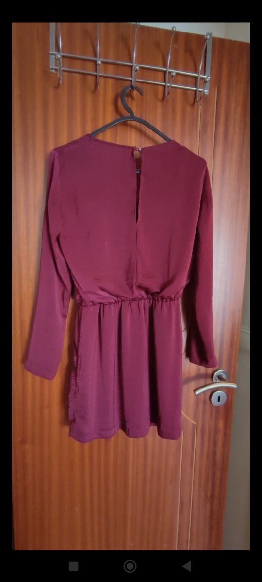 Vestido vermelho acetinado