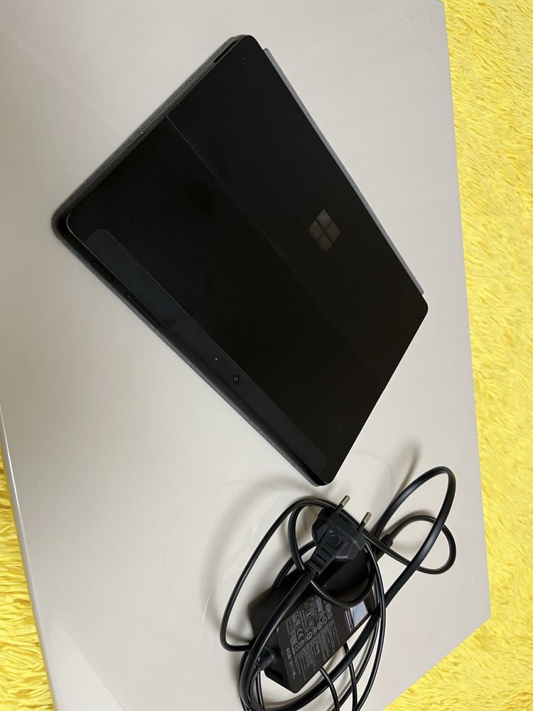 Microsoft Surface Go 3 Lte Core i3  8/128 + Surface Keyboard