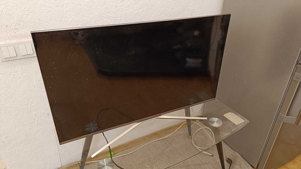 Продам телевизор 4k Smart TV Samsung UE40KU6400S (битая матрица)