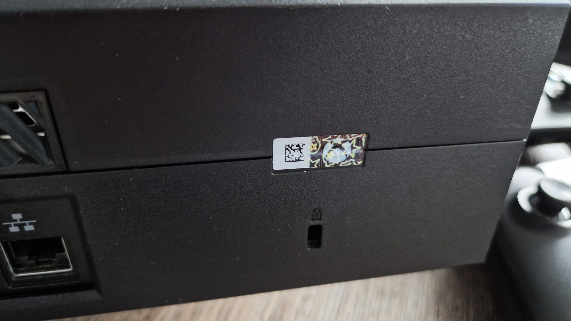 Xbox One + Kinect + 2x kontroler + 2x akumulator