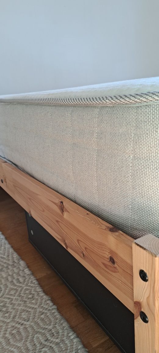 Materac Hesseng 140x200 plus łóżko drewniane