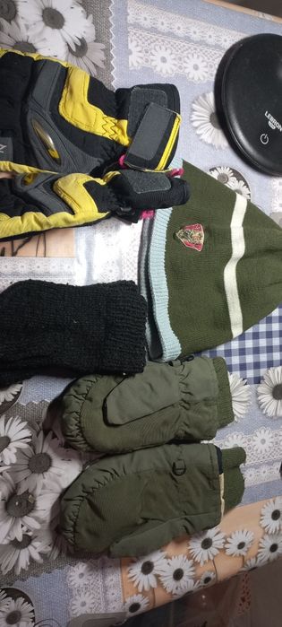 Шапка та перчатки,рукавиці на вік 6 - 9 років