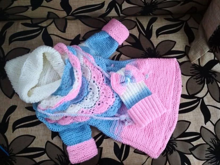 Вʼязаний комплект для дівчинки