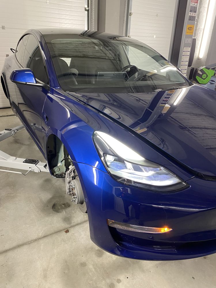 Двері tesla model 3