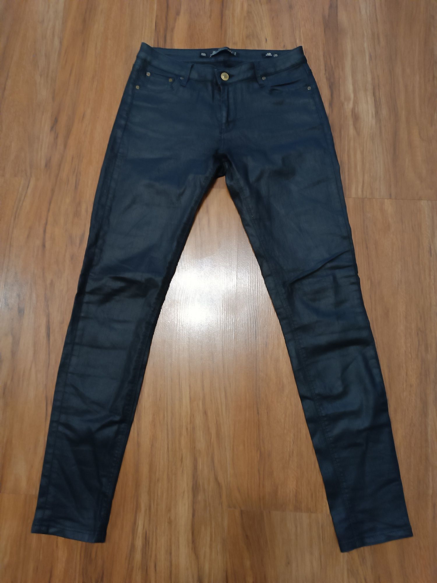 Spodnie czarne woskowane jak skórzane rozm. 36 slim fit  Leara Woman