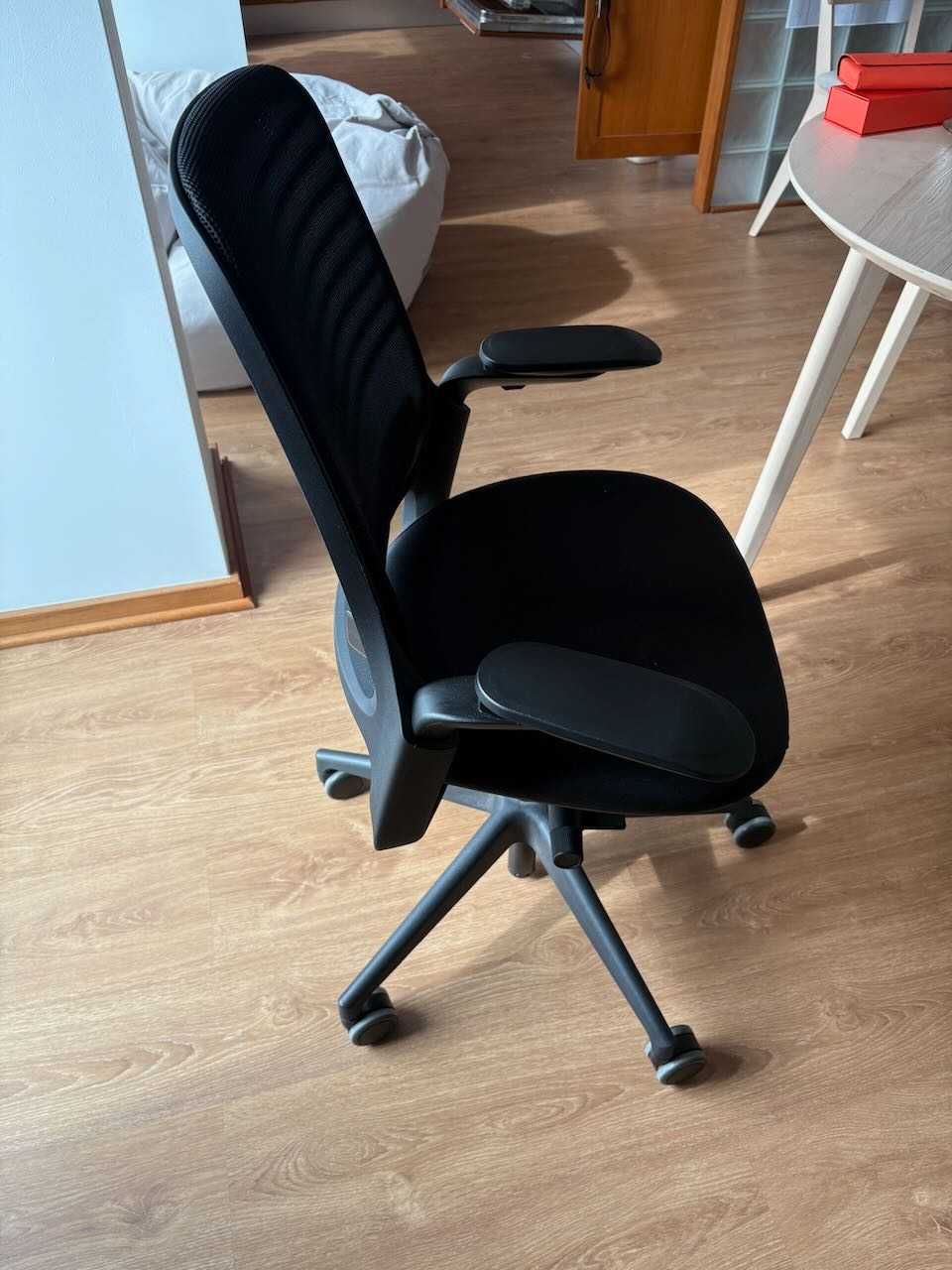 Cadeira Escritorio Secretaria Ergonómica Steelcase Series 1