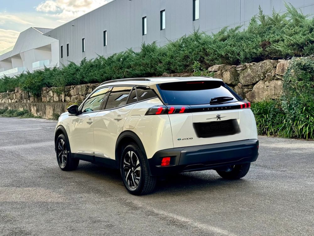 Peugeot e 2008 praticamente novo