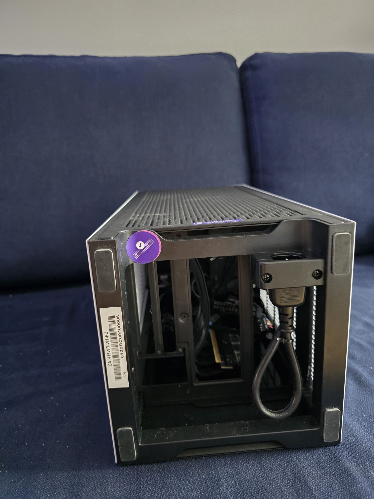 Obudowa SFF NZXT H1, zasilacz, AiO, riser