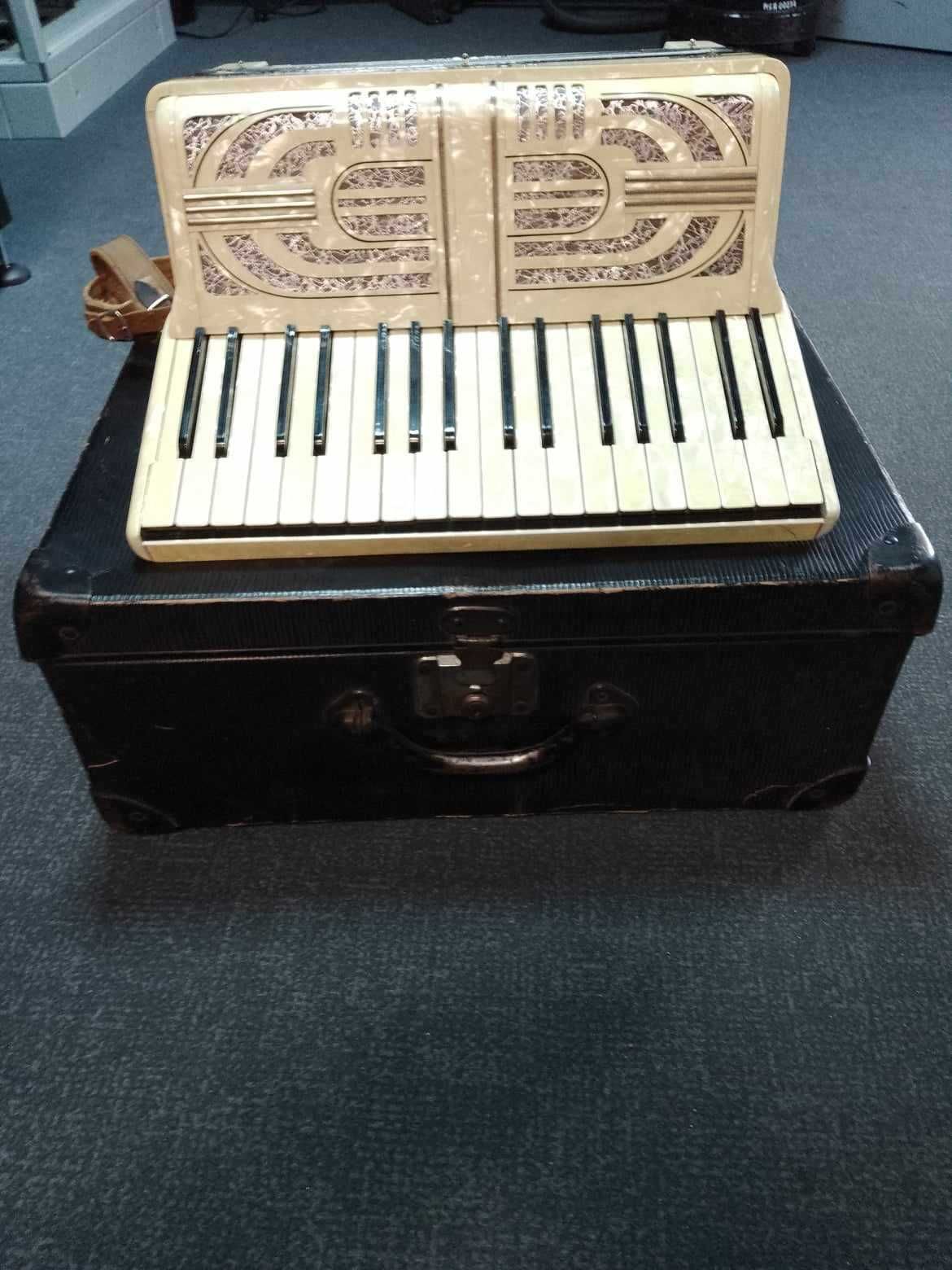 Akordeon hohner 80 basów