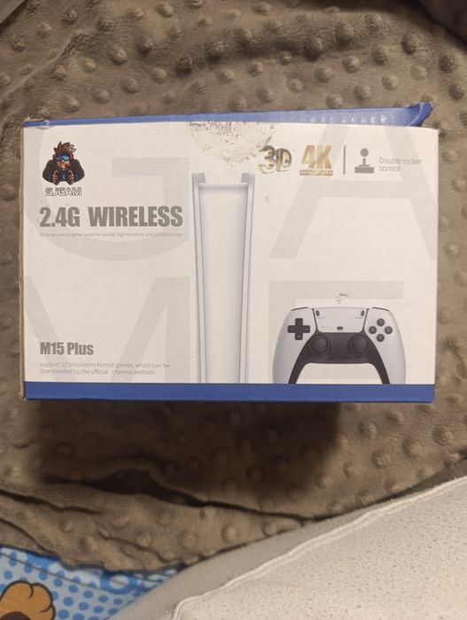 Це портативна ретро-приставка