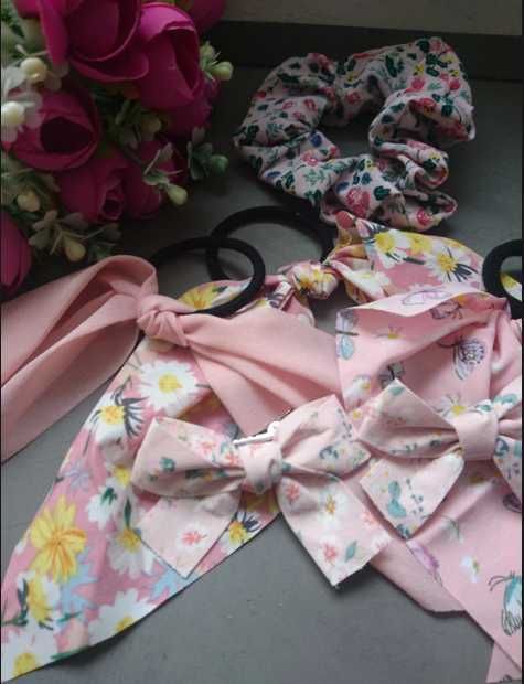 Różowy zestaw gumek, spinek, scrunchies do włosów