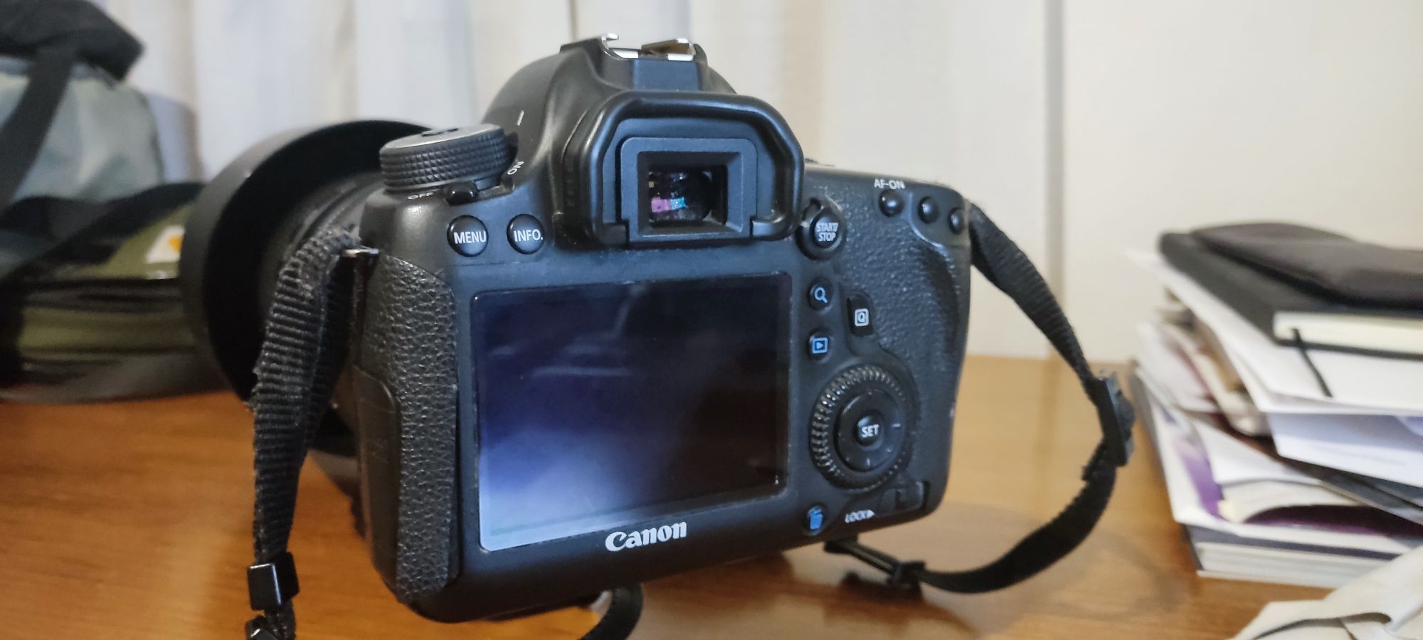 Canon 6D com caixa, bateria, etc