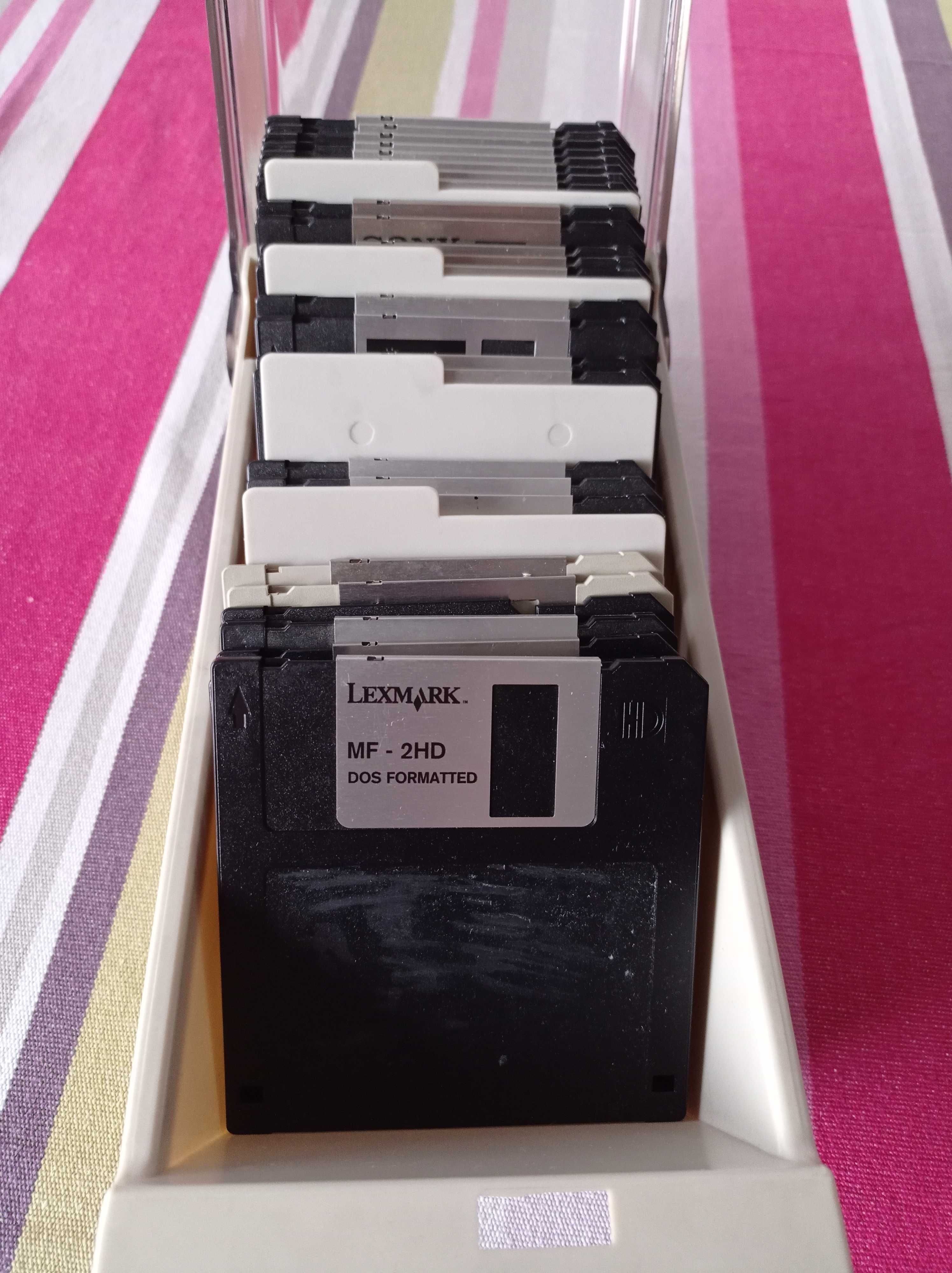 Arquivo com 29 diskettes