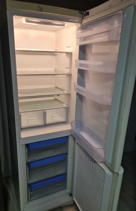 Sprzedam lodówkę Indesit, możliwa dostawa