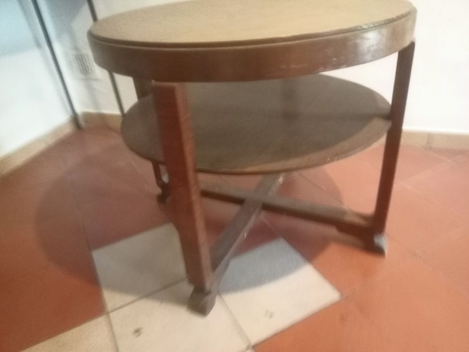 Stół w stylu retro do grania w karty