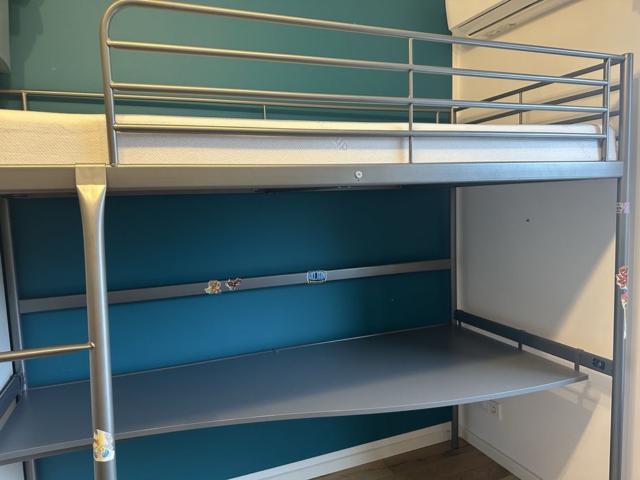 Łóżko piętrowe IKEA SVARTA z biurkiem + materac + krzesło