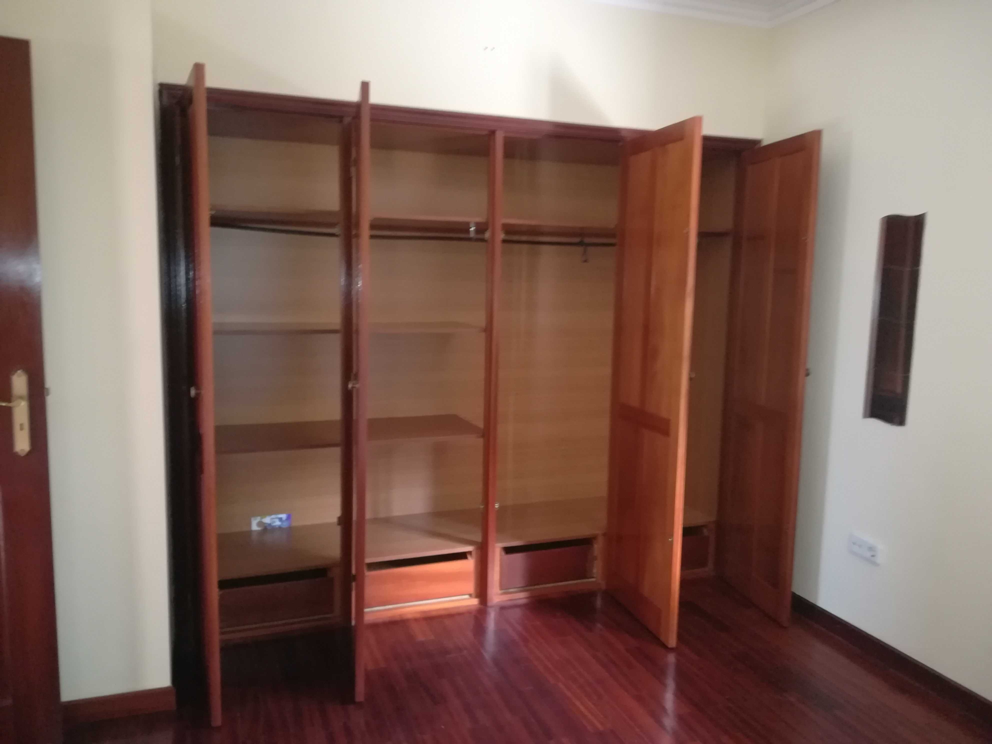 Arrendo T2 com garagem fechada Esgueira