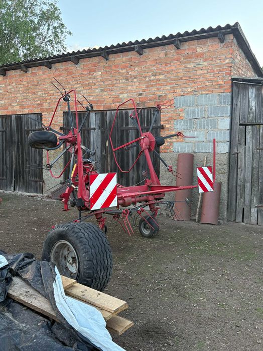 Przetrząsarka do siana marki Kongskilde