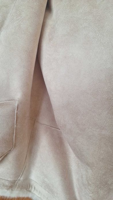 Продаю шубку молочний колiр розмiр.M,L