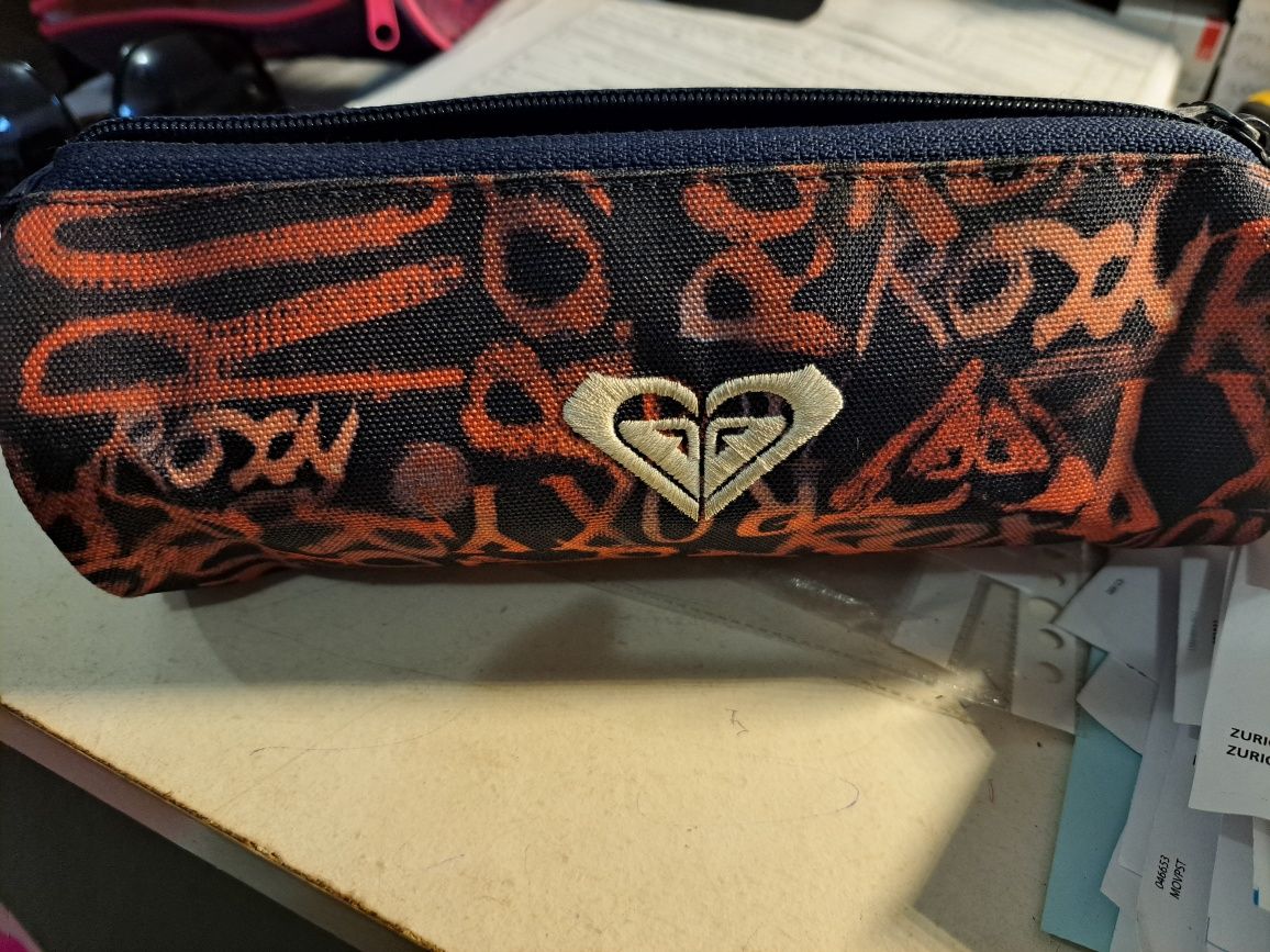 Estojo marca Roxy