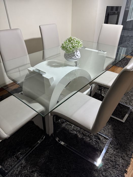 Mesa de jantar + 6 cadeiras