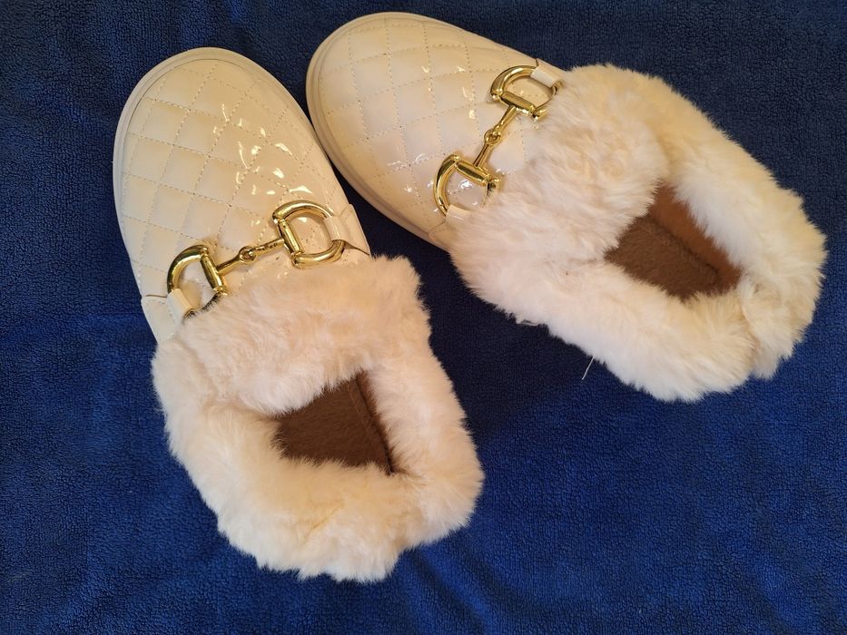 Białe damskie cieplutkie śliczne kapcie 38,wkładka,2 cm