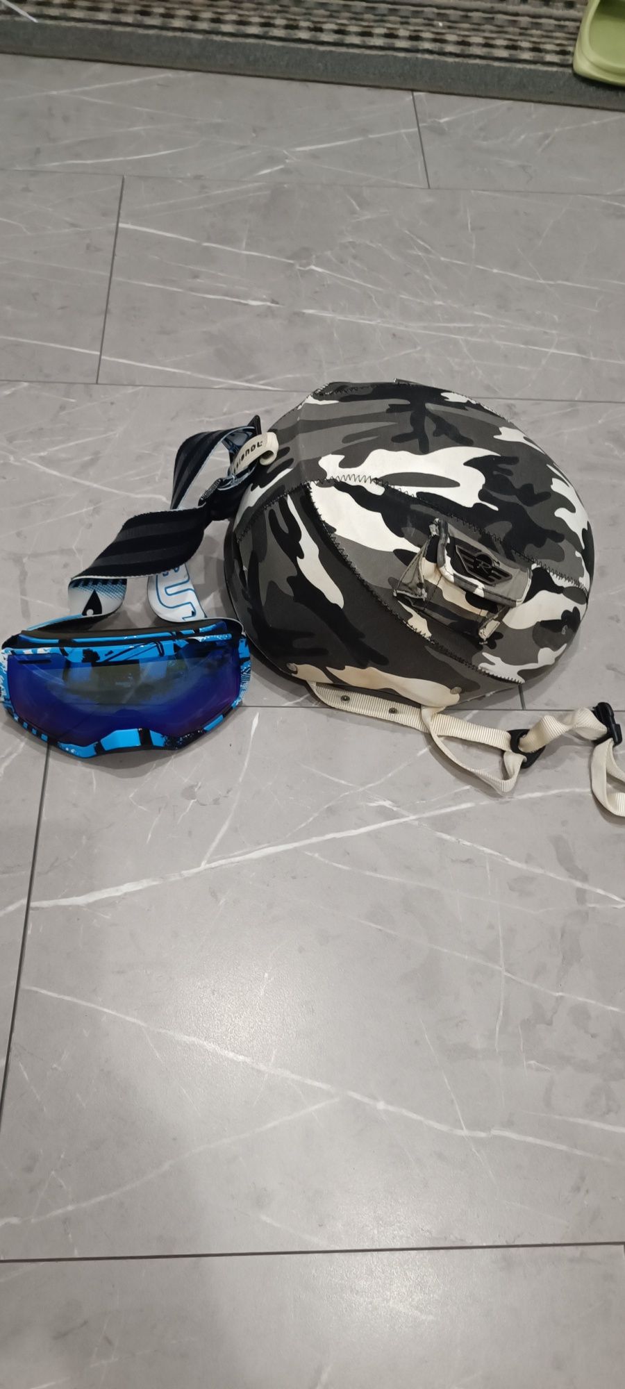 Kask narciarski , ochraniacze