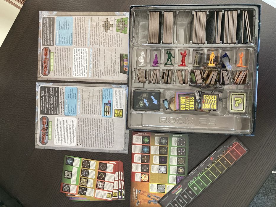 Pokoj 25 (+2 dodatki) gra planszowa