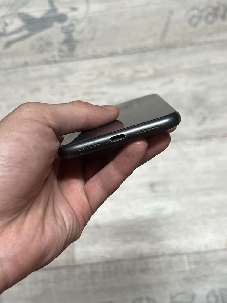 IPhone 11, в хорошем состоянии