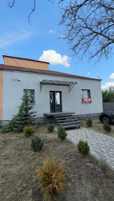 Продається будинок у центрі міста