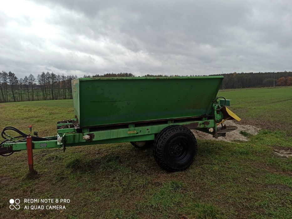 Rozsiewacz do Wapna Nawozu / Rcw-3 Piast /łańcuchowy/ 2001 r