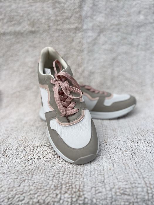 Кросівки нові Orsay