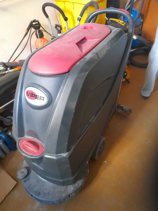 Zamiatarko-odśnieżarka LIMPAR, Automat myjąco-szorujący
VIPER