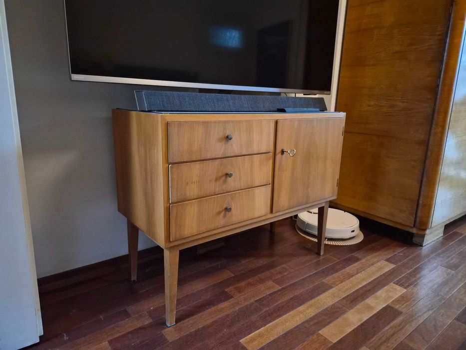 Komoda, szafka pod tv drewniana z szybą na blacie